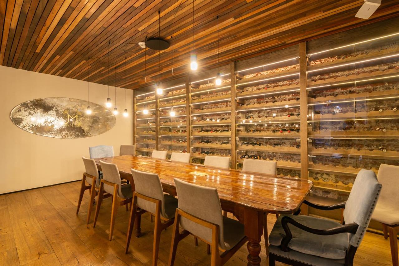 Hotel Magnolia Сантьяго Экстерьер фото The wine room at the 2010 San Francisco Chronicle Wine Competition