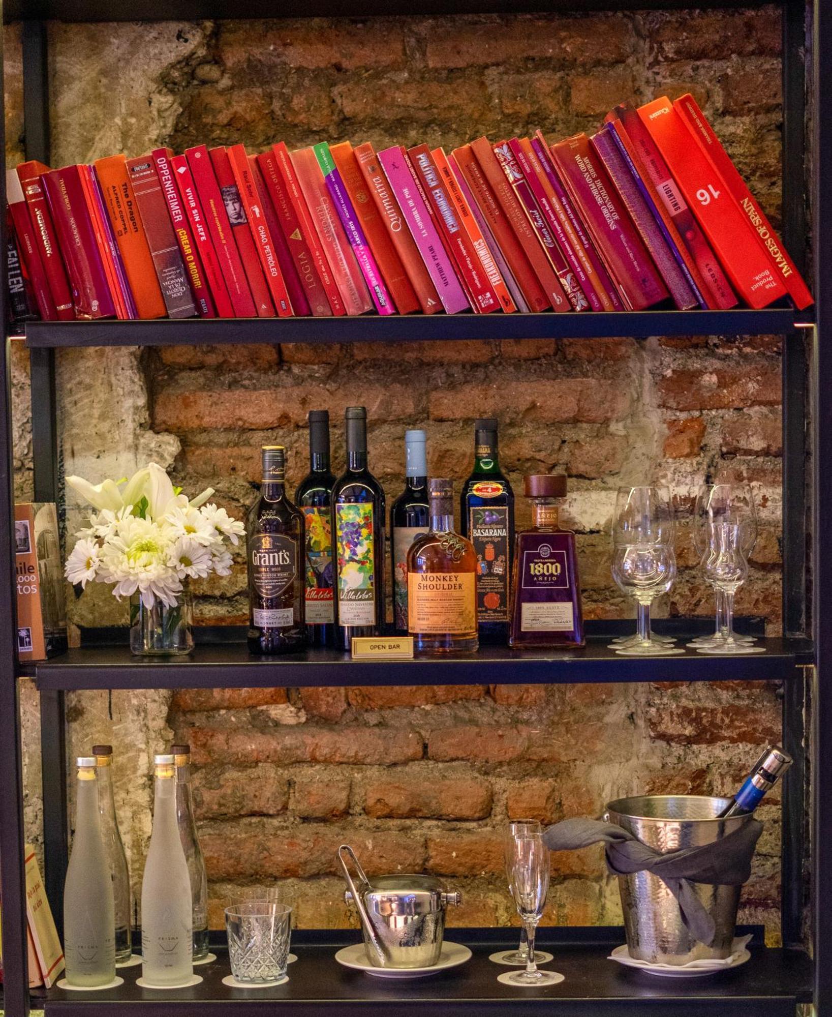 Hotel Magnolia Сантьяго Экстерьер фото A selection of Italian wine